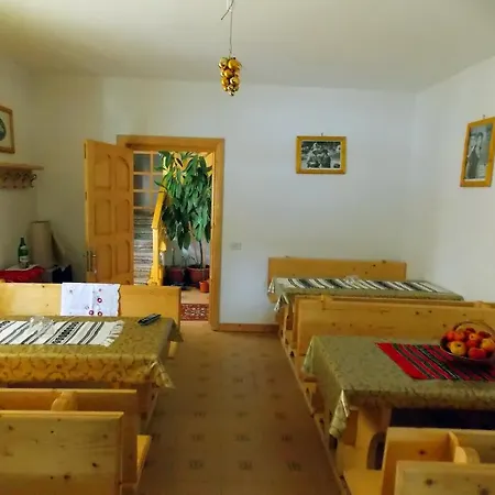 Πανσιόν Pensiunea Paradiso *